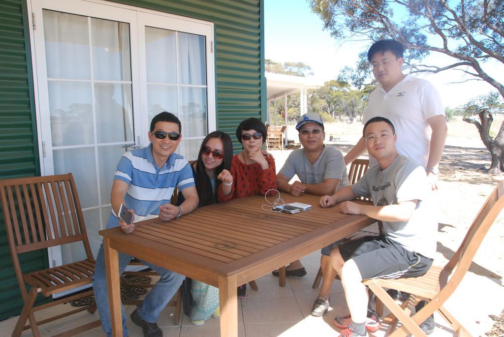 Mary'S Farm Cottages Kukerin Oda fotoğraf