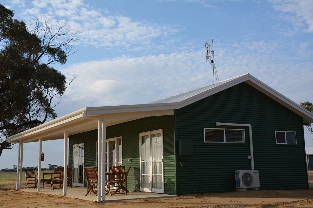 Mary'S Farm Cottages Kukerin Dış mekan fotoğraf